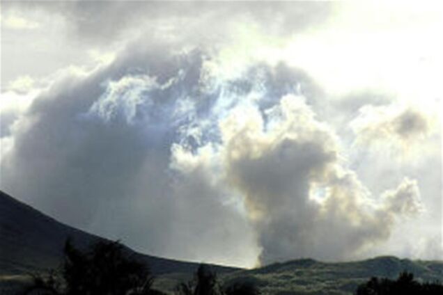 Більше 5 тис. людей евакуйовано в Індонезії через виверження вулкана