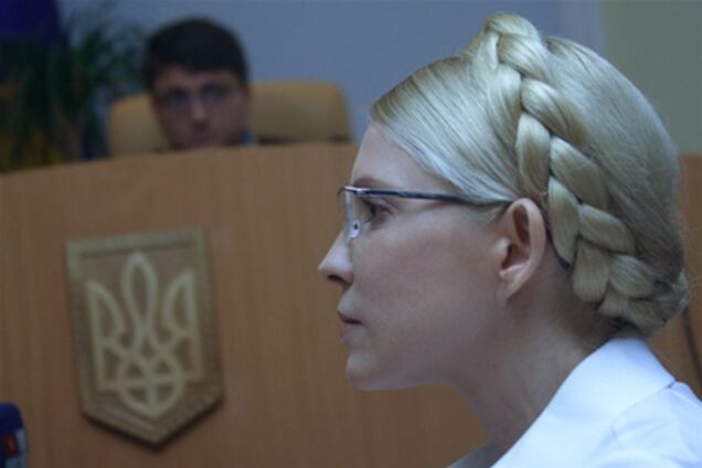 Тимошенко пришла в суд сразу с тремя адвокатами