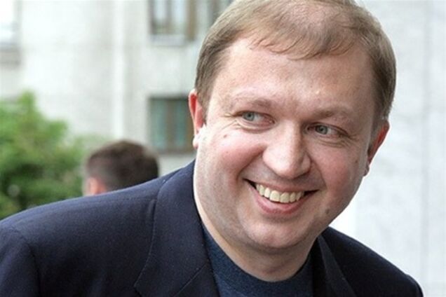 Регіонал пропонує тим, хто хоче параду, скинутися на нього