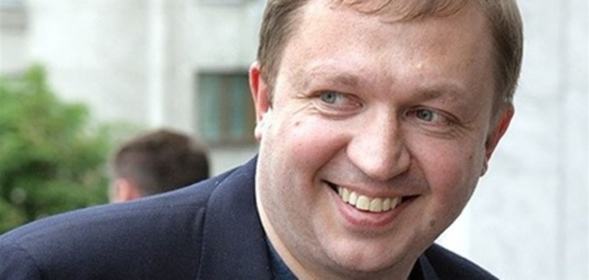Регіонал пропонує тим, хто хоче параду, скинутися на нього
