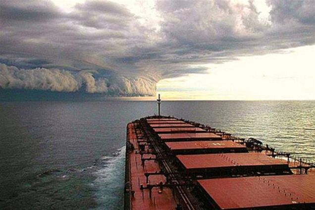 На південь Японії підійшов потужний тайфун, скасовано сотні авіарейсів