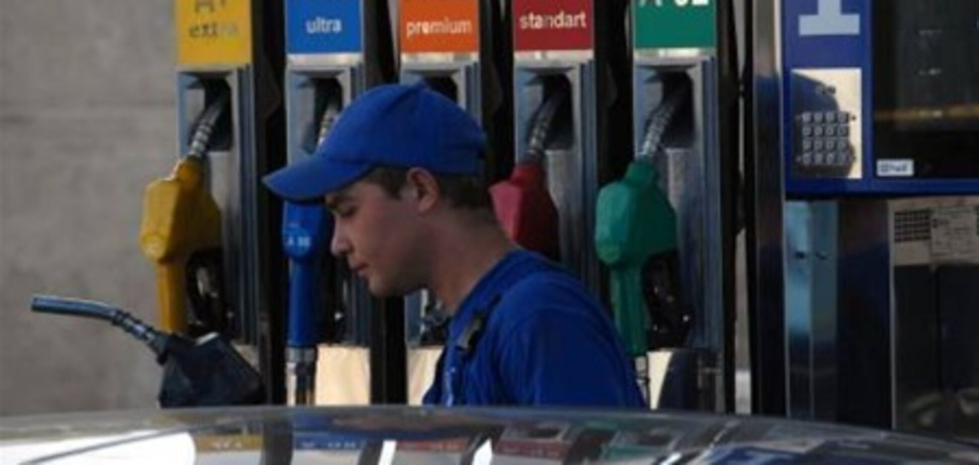 Уряд рекомендує знизити ціни на бензин 