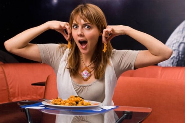 Глупо появляться на экране в одном и том же платье