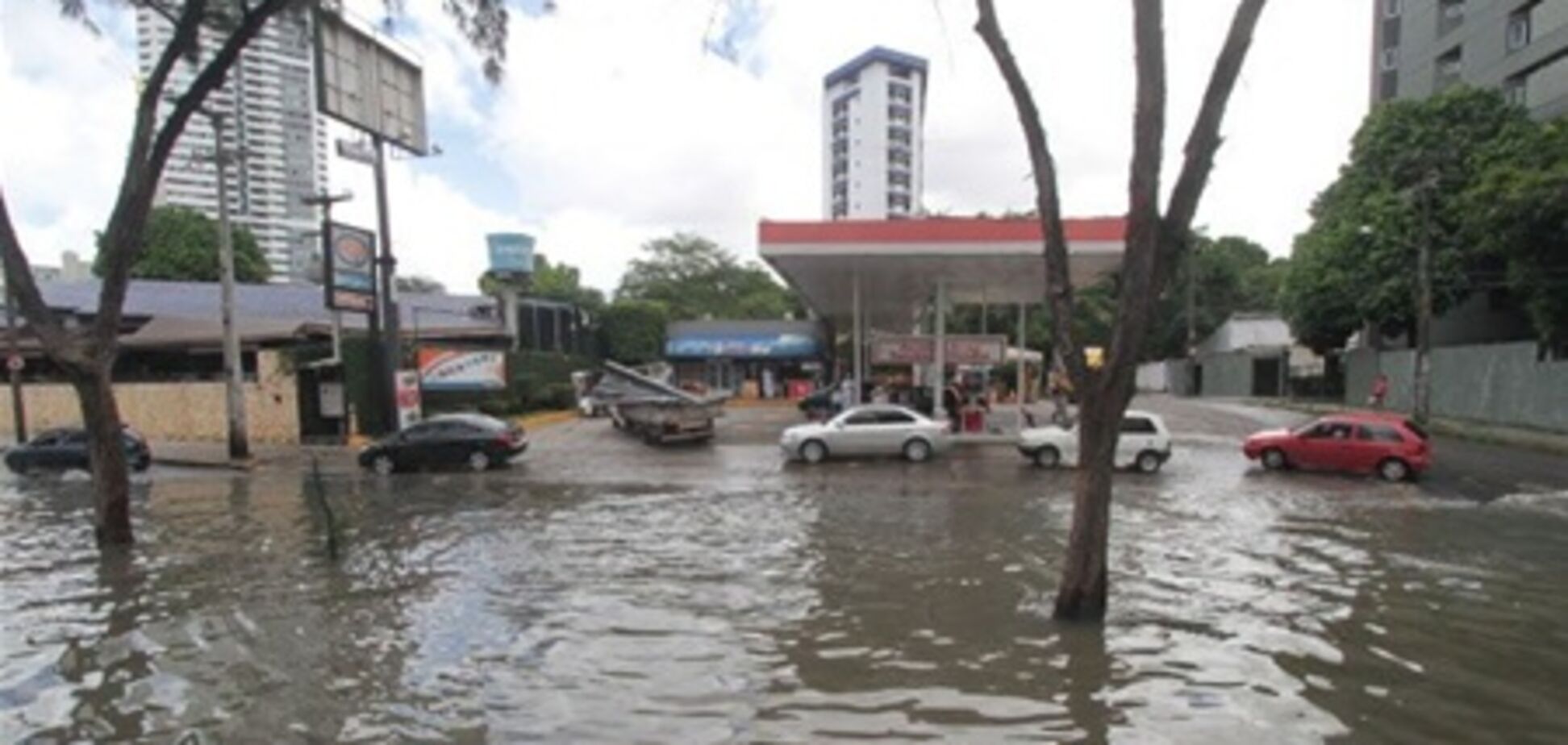 В Бразилии 10 тысяч человек стали жертвой наводнения