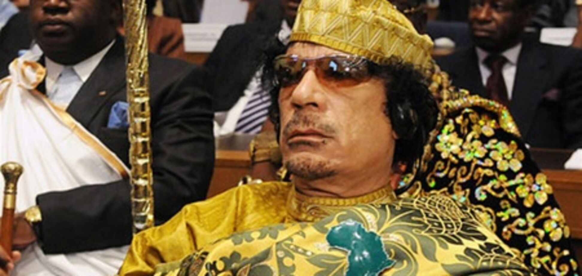 Франция разрешила Каддафи остаться в Ливии