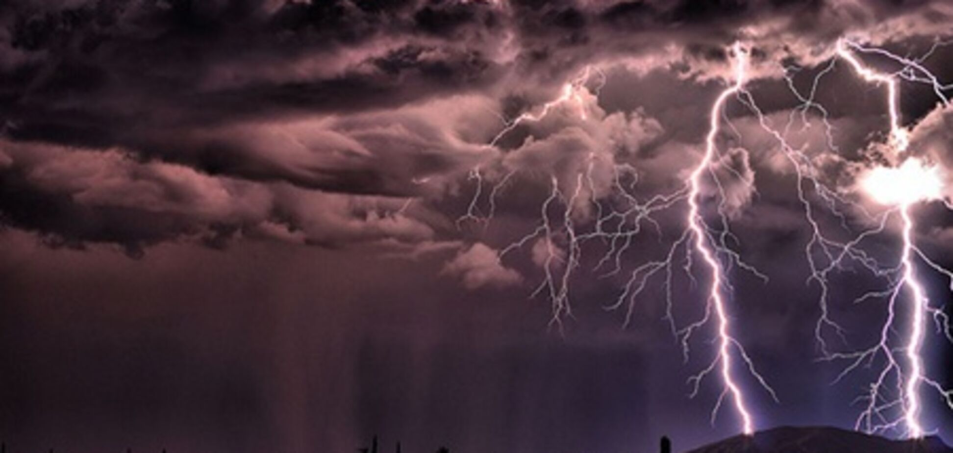 В Україні внаслідок негоди знеструмлені 45 населених пункти