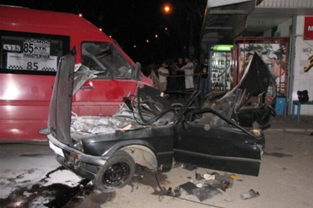 В Запорожье BMW врезался в маршрутку Volkswagen LT 35 - два человека погибли