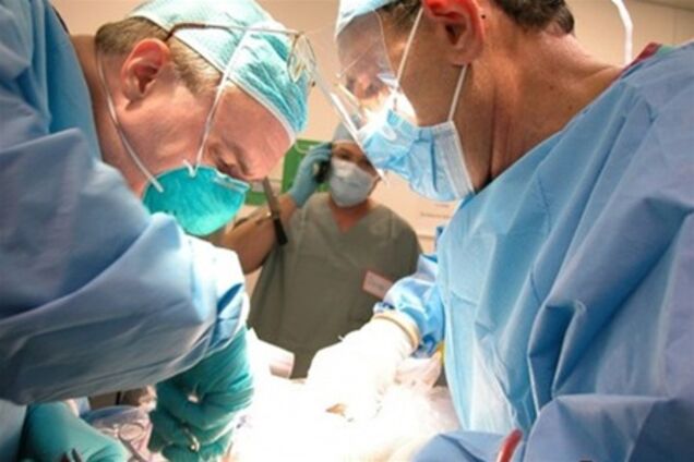 Сиамские близнецы с одним сердцем на двоих - врачи тянут время