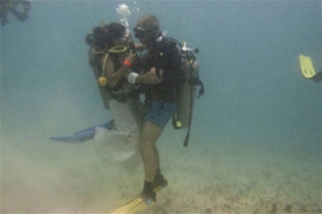 Підводний весілля в Мексиці трохи не дотягла до рекордної