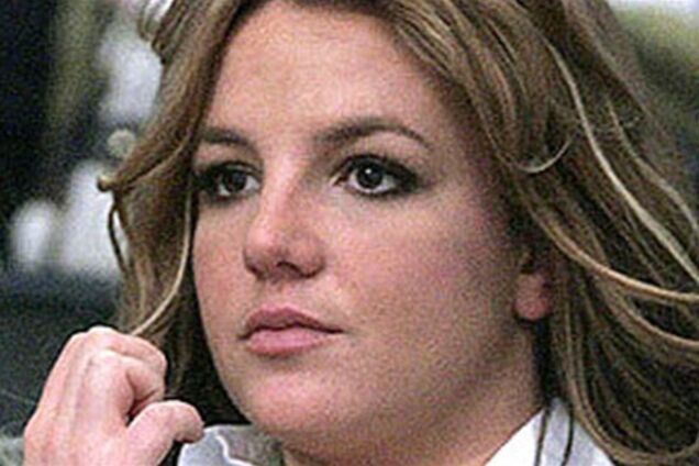 Бритни Спирс не чистит зубы и редко моется