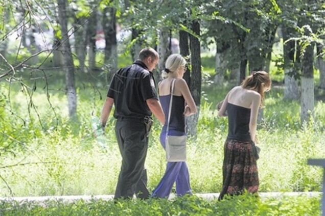 Побита дівчина не може визначитися, як покарати Ландика