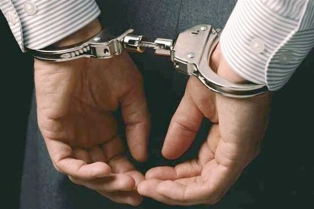 Прокуратура затримала заступника головного санлікаря АРК