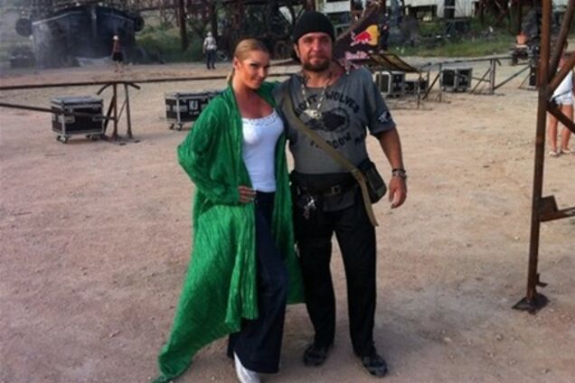 Волочкова танцевала на бензовозе в Крыму