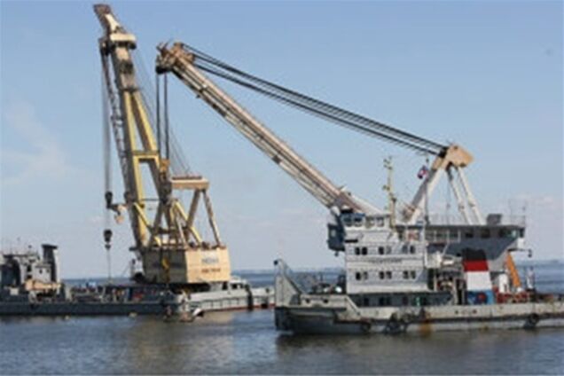 Началась транспортировка в док затонувшего теплохода «Булгария»