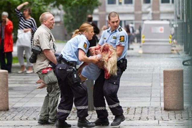 Поліція Норвегії розповіла, чому 'дозволила' терористові стріляти більше години