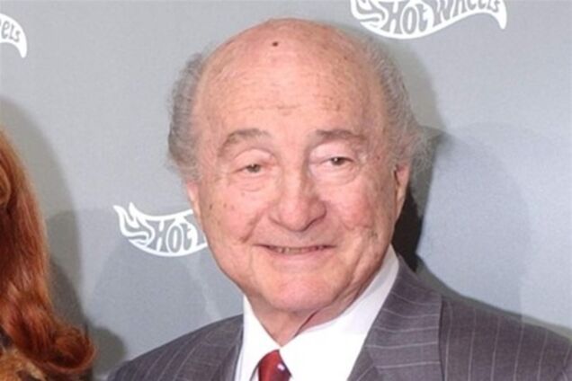 Умер отец куклы Барби