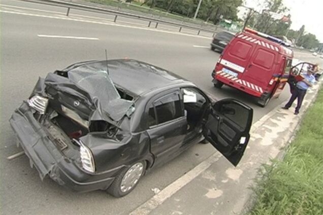 Переповнений тролейбус потрапив в аварію в Києві. Фото