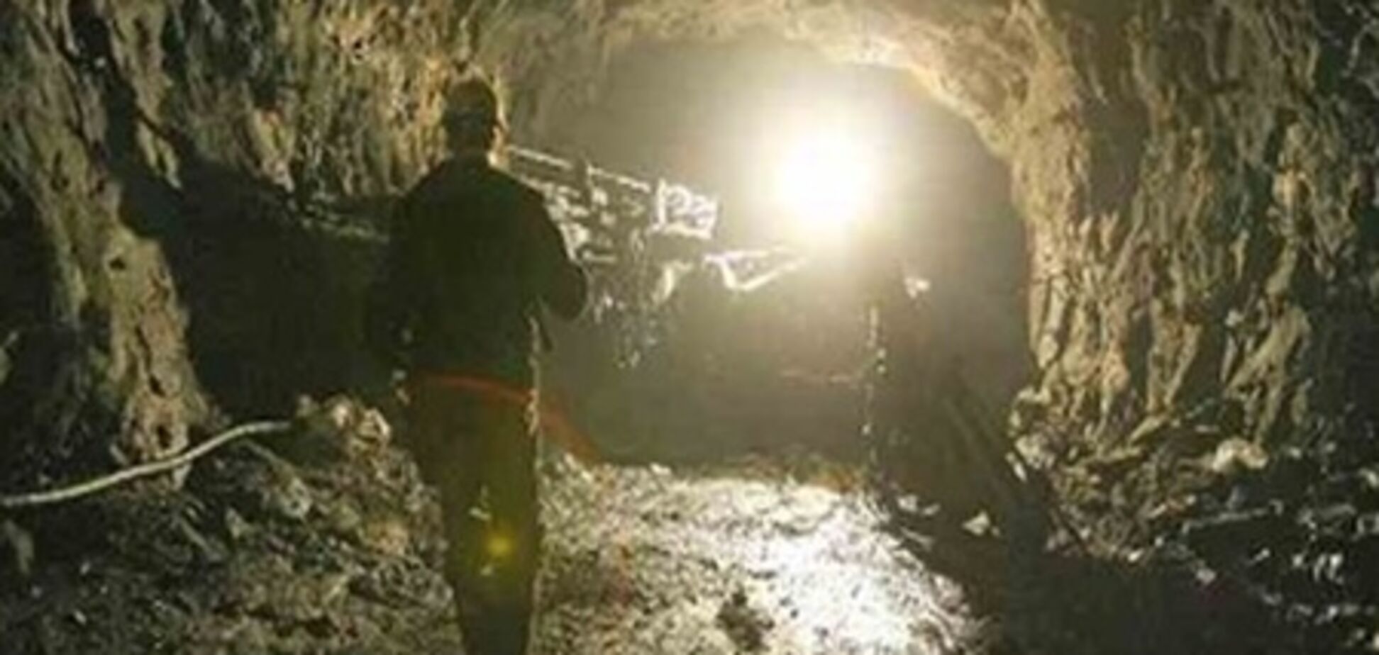 Обвал на донецкой шахте: один горняк погиб, трое пропали
