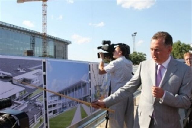 Колесников открыл новую ВПП аэропорта 'Донецк'