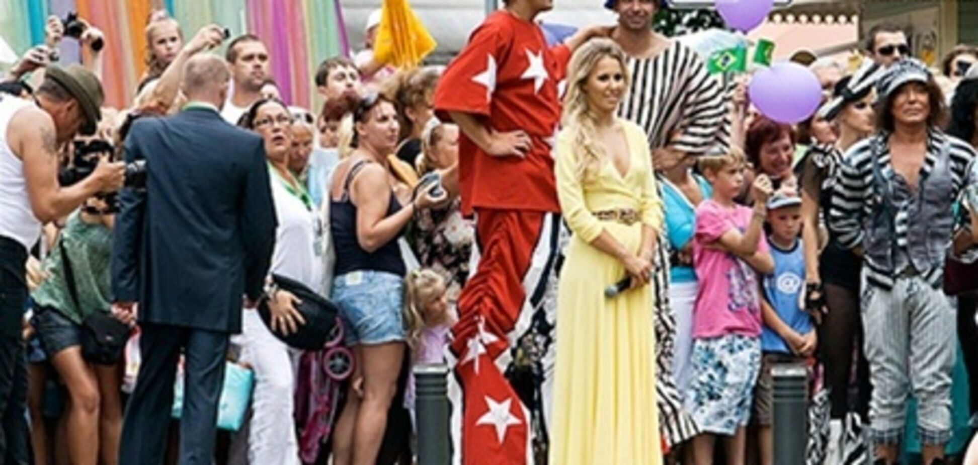 'Новая волна' началась с б/у платья Собчак, автокаров и скандала