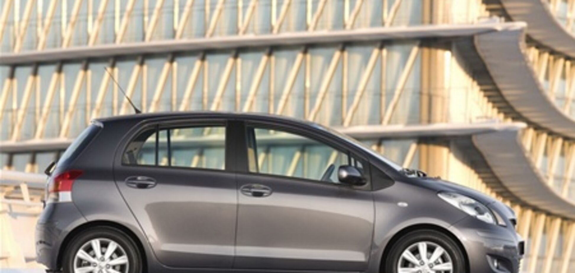 Новая система безопасности Toyota: автомобиль будет сам тормозить и менять направление