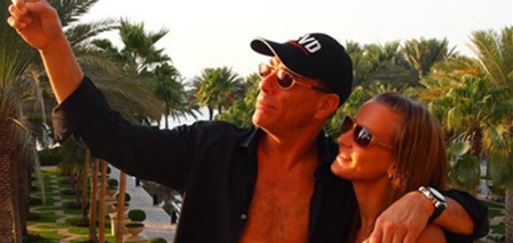 Українська коханка Ван Дамма виклала в мережу сексуальні фото