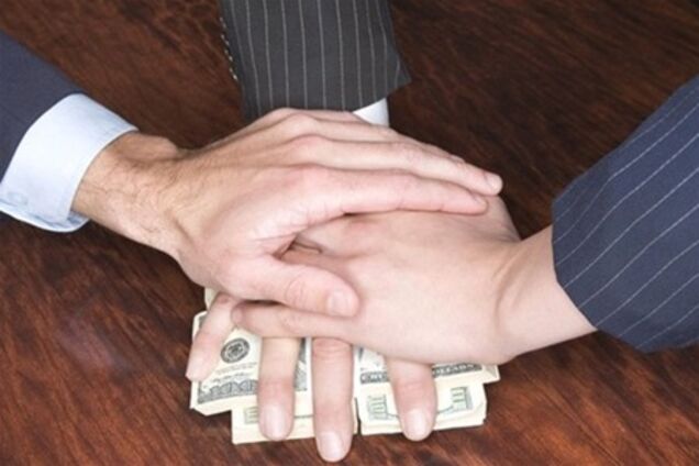 Во время обысков у экс-руководства Укргазбанка нашли много интересного