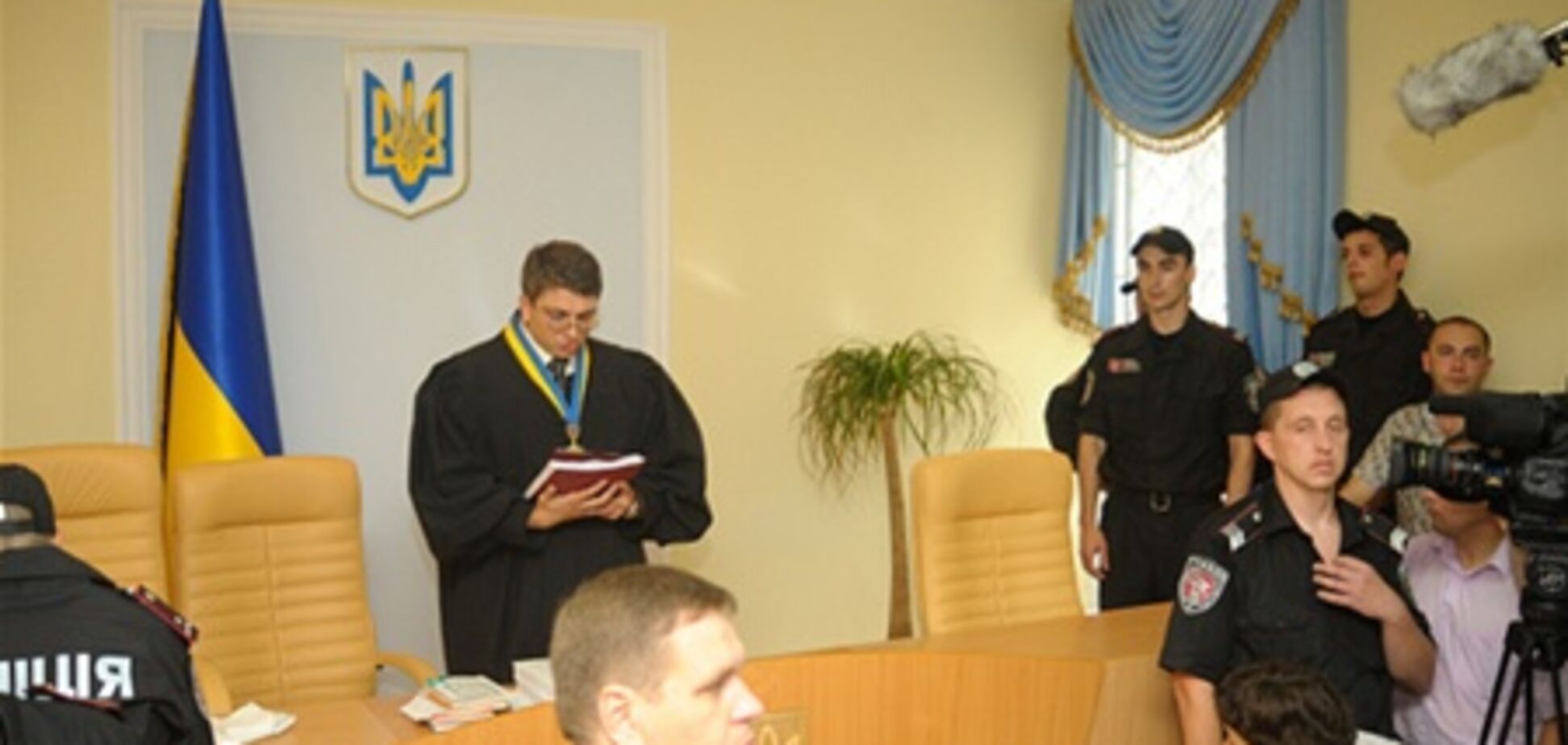 На суд против Тимошенко пришел атташе по правам человека Посольства США