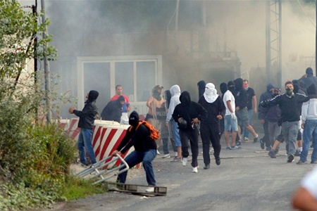 Вспышка насилия в Косово: сожжен пограничный КПП, атакована база НАТО