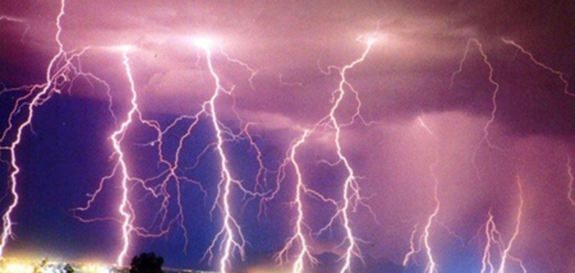 9-летний ребенок выжил после попадания молнии