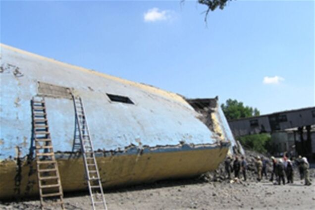 Обвал на Макеевской шахте: из-под завалов слышны голоса людей