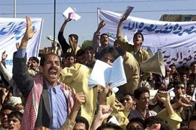 В Бахрйене десятки тысяч человек вышли на улицы с протестами