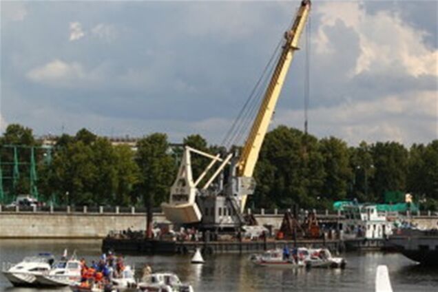Тіло дев'ятого загиблого на борту затонулого катера в Москві не знайшли