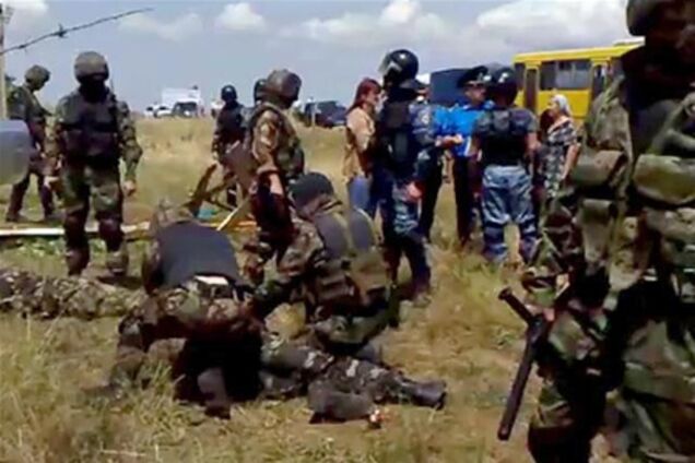 Побоище в Крыму: сотрудники 'Беркута' трощили головы казакам, те в ответ плевали кровью