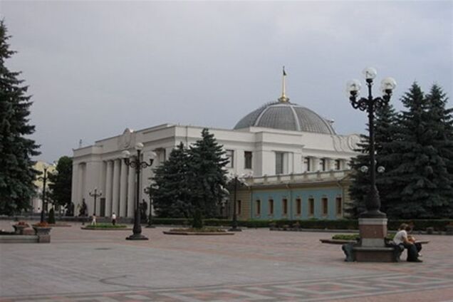 Рада післязавтра буде працювати вночі