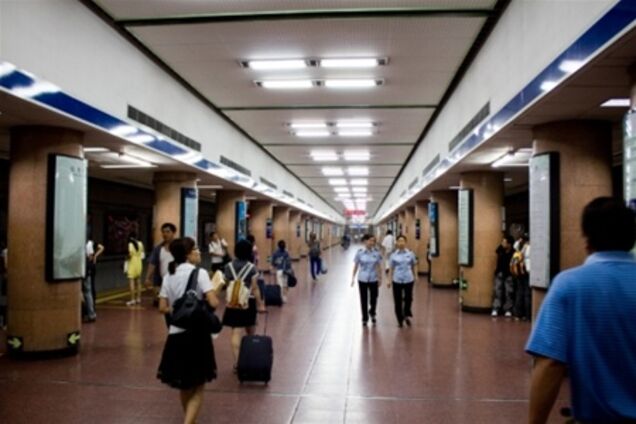 Из-за поломки в пекинском метро погиб человек и более двадцати пострадали