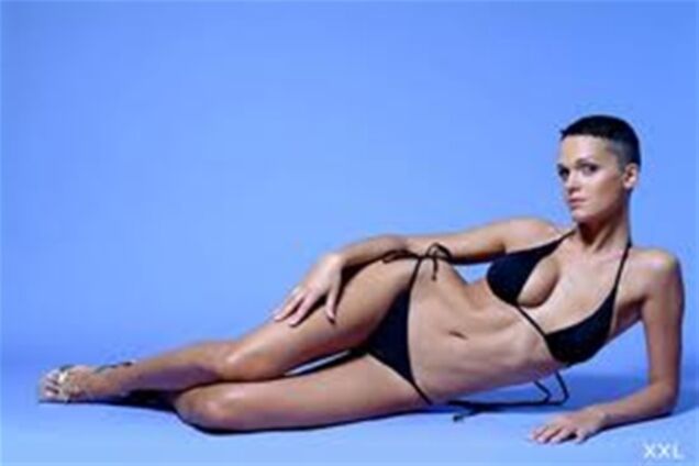 Беременная певица Слава опозорилась прямо на сцене!