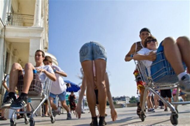 Гонки на тележках из супермаркета