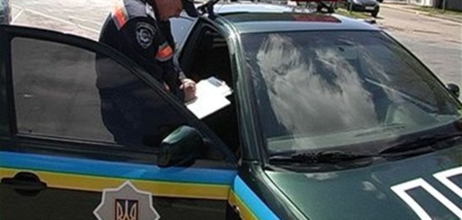 Водителям разрешили не давать права и техпаспорт в руки гаишникам