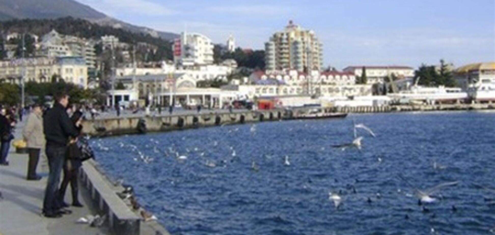 Из Крыма бегут замерзшие туристы, а хозяева квартир ждут августа