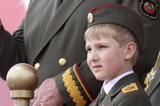 Незвичайне дитинство маленького сина Лукашенка. Фото