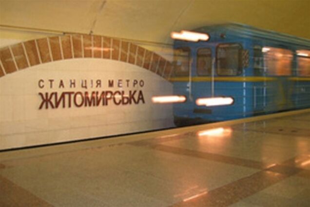 ЧП в киевском метро: пассажир упал на рельсы, 8 июля 2011