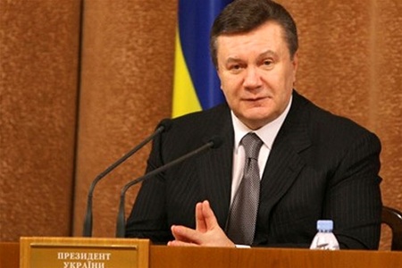 Янукович: владі вдалося зупинити падіння економіки
