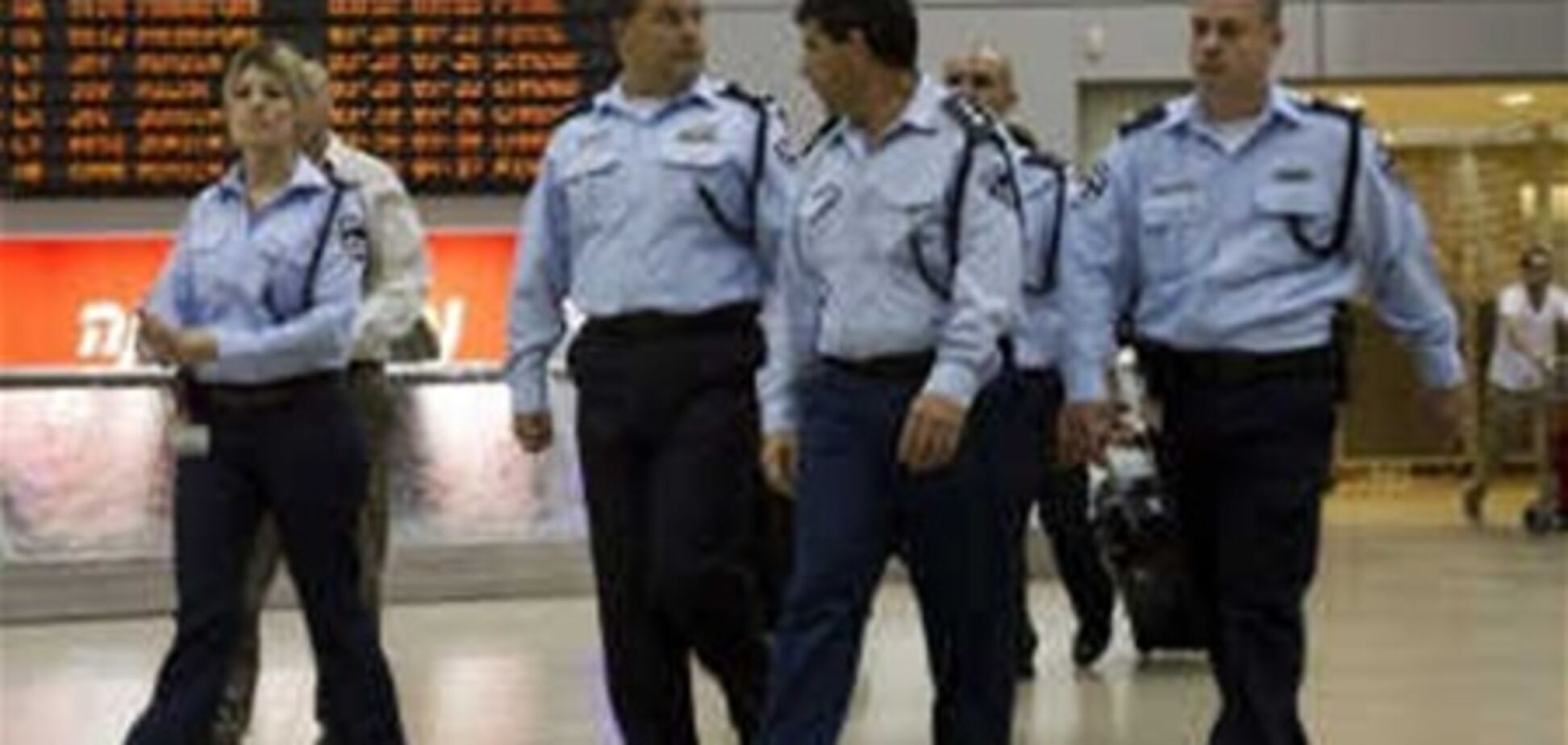 Израиль депортирует 69 участников 'авиафлотилии'