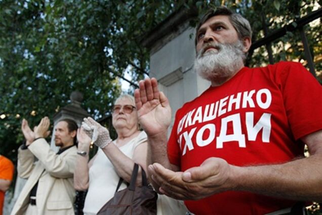 У Білорусії однорукого оштрафували за те, що плескав у долоні