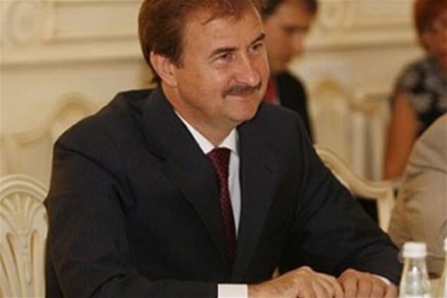 Попов ушел в отпуск из-за дня рождения Януковича