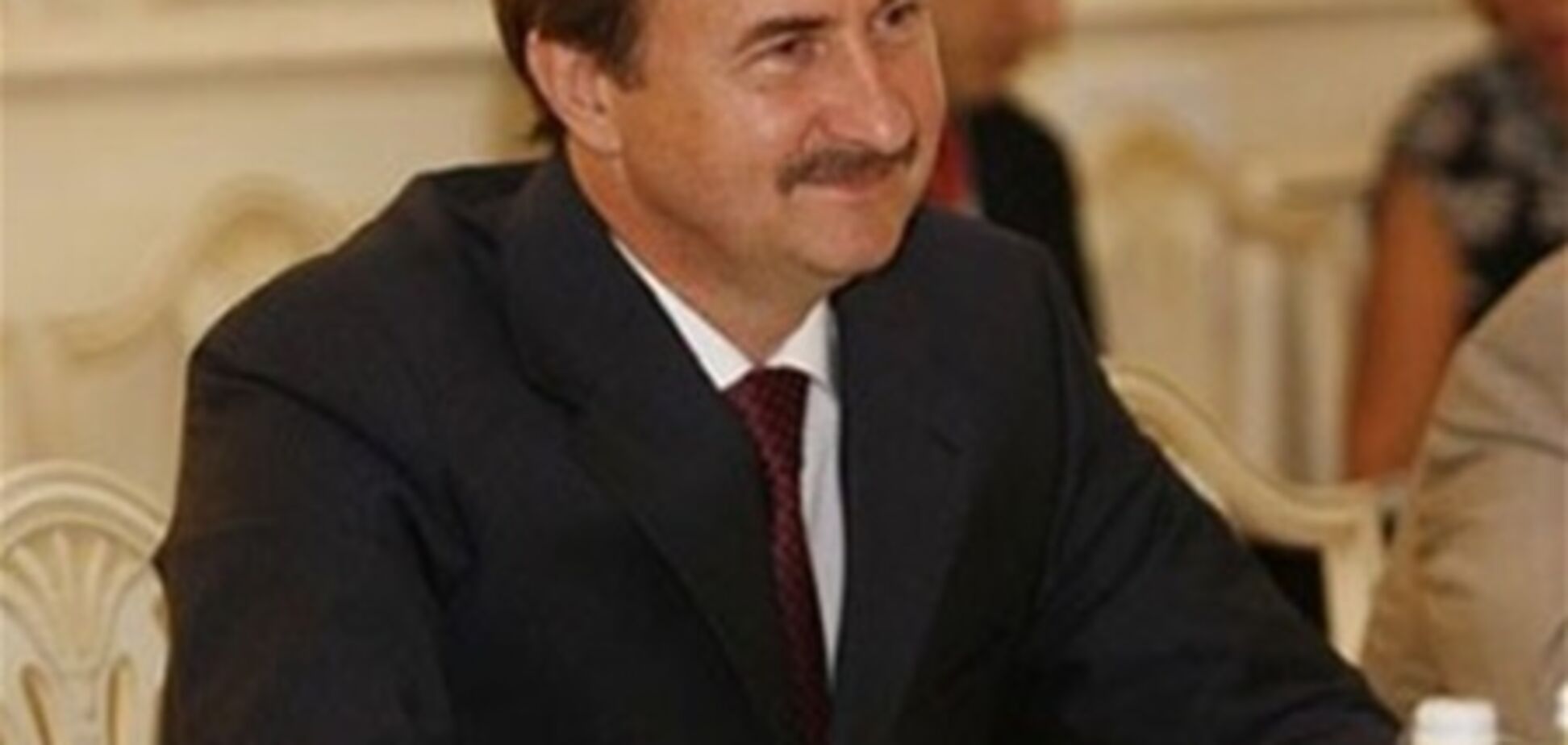 Попов ушел в отпуск из-за дня рождения Януковича