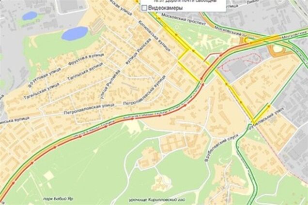 В Киеве на улице Телиги провалился асфальт вместе с фурой. Добавлено ФОТО