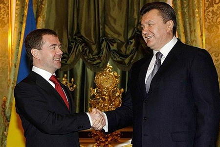 Медведев направил Януковичу поздравление в связи с днем рождения