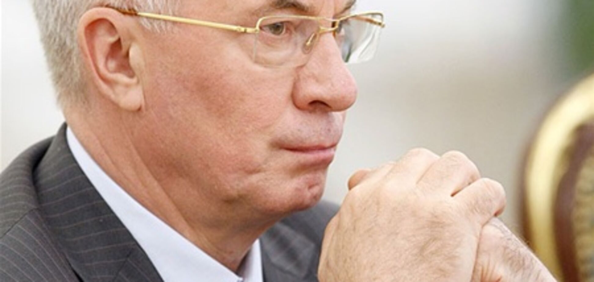 Азаров о Кабмине: за 1,5 года ни одной дорогой машины, и ни копейки на ремонт